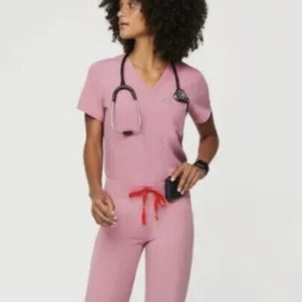 Figs LIMITED EDITION Catarina Scrub Top, CHALK PINK, size Small